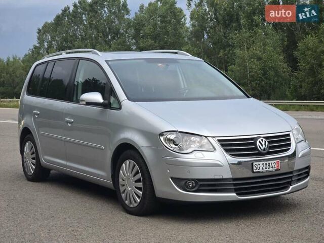 Серый Фольксваген Туран, объемом двигателя 2 л и пробегом 237 тыс. км за 9699 $, фото 6 на Automoto.ua