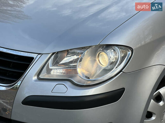 Сірий Фольксваген Туран, об'ємом двигуна 1.6 л та пробігом 196 тис. км за 8199 $, фото 3 на Automoto.ua