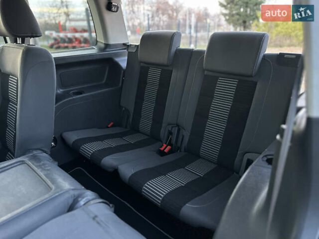 Серый Фольксваген Туран, объемом двигателя 1.6 л и пробегом 236 тыс. км за 8200 $, фото 51 на Automoto.ua