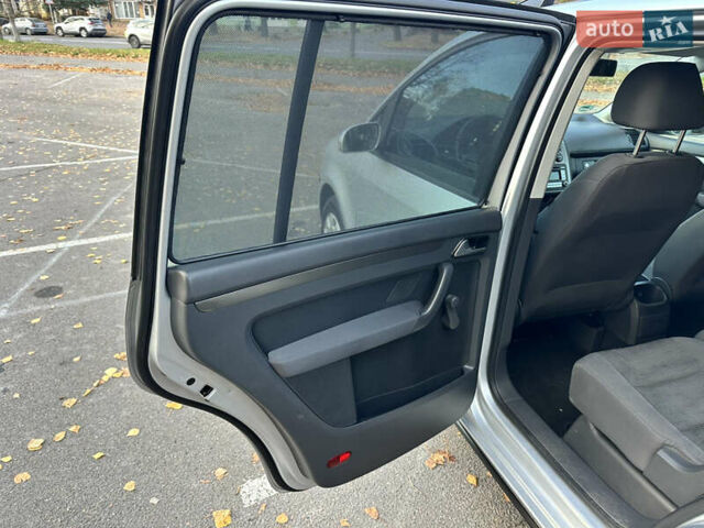 Сірий Фольксваген Туран, об'ємом двигуна 1.6 л та пробігом 196 тис. км за 8199 $, фото 60 на Automoto.ua