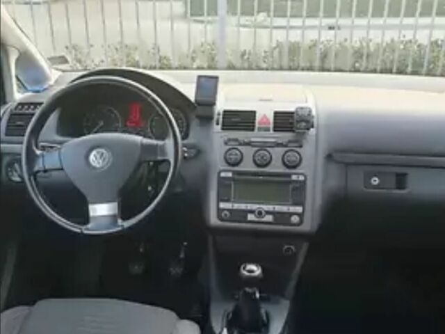 Серый Фольксваген Туран, объемом двигателя 2 л и пробегом 330 тыс. км за 6300 $, фото 6 на Automoto.ua