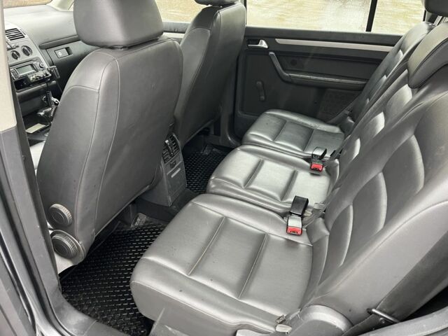 Серый Фольксваген Туран, объемом двигателя 1.9 л и пробегом 258 тыс. км за 3963 $, фото 2 на Automoto.ua