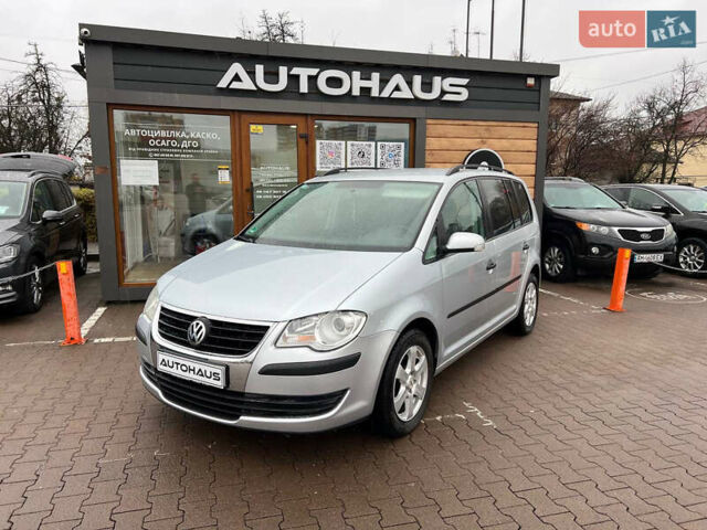 Серый Фольксваген Туран, объемом двигателя 1.9 л и пробегом 235 тыс. км за 7999 $, фото 2 на Automoto.ua