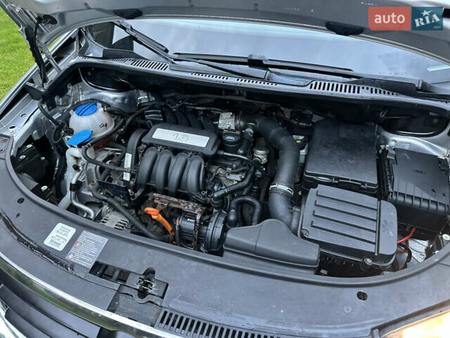 Серый Фольксваген Туран, объемом двигателя 1.6 л и пробегом 211 тыс. км за 7450 $, фото 51 на Automoto.ua