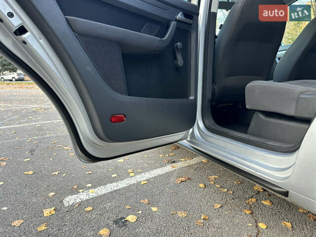 Сірий Фольксваген Туран, об'ємом двигуна 1.6 л та пробігом 196 тис. км за 8199 $, фото 61 на Automoto.ua