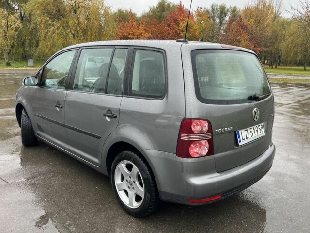 Серый Фольксваген Туран, объемом двигателя 1.9 л и пробегом 258 тыс. км за 3963 $, фото 4 на Automoto.ua