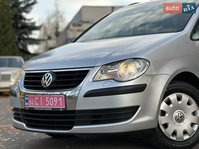 Сірий Фольксваген Туран, об'ємом двигуна 1.6 л та пробігом 196 тис. км за 8199 $, фото 2 на Automoto.ua