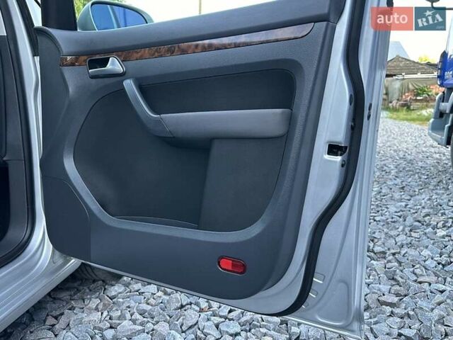 Серый Фольксваген Туран, объемом двигателя 1.4 л и пробегом 142 тыс. км за 8650 $, фото 78 на Automoto.ua