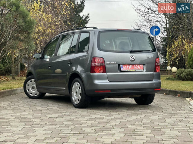 Серый Фольксваген Туран, объемом двигателя 1.6 л и пробегом 210 тыс. км за 7350 $, фото 9 на Automoto.ua