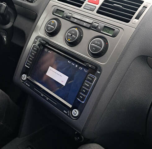 Серый Фольксваген Туран, объемом двигателя 1.39 л и пробегом 214 тыс. км за 8500 $, фото 3 на Automoto.ua