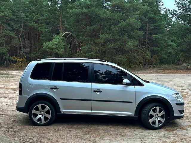 Серый Фольксваген Туран, объемом двигателя 1.4 л и пробегом 211 тыс. км за 9700 $, фото 2 на Automoto.ua