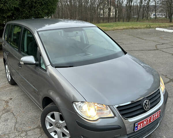 Серый Фольксваген Туран, объемом двигателя 1.6 л и пробегом 225 тыс. км за 8199 $, фото 8 на Automoto.ua