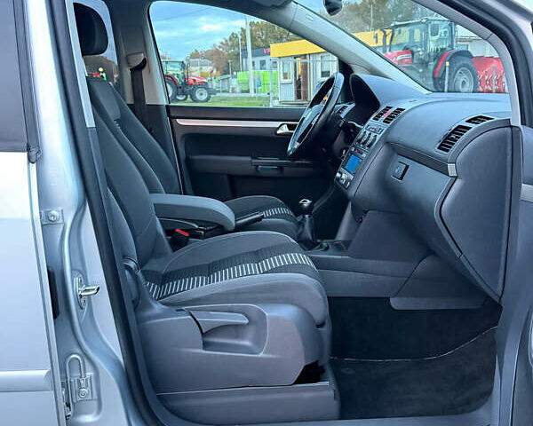 Сірий Фольксваген Туран, об'ємом двигуна 1.6 л та пробігом 212 тис. км за 8499 $, фото 27 на Automoto.ua