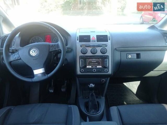 Серый Фольксваген Туран, объемом двигателя 1.6 л и пробегом 195 тыс. км за 8000 $, фото 10 на Automoto.ua