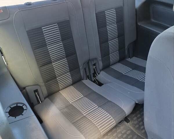 Серый Фольксваген Туран, объемом двигателя 1.9 л и пробегом 237 тыс. км за 7600 $, фото 20 на Automoto.ua