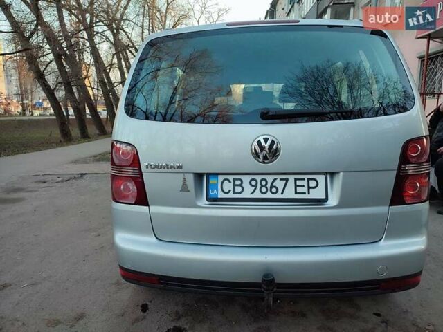 Серый Фольксваген Туран, объемом двигателя 1.6 л и пробегом 260 тыс. км за 7500 $, фото 3 на Automoto.ua