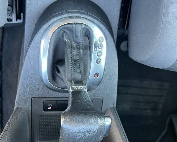 Серый Фольксваген Туран, объемом двигателя 1.4 л и пробегом 235 тыс. км за 7450 $, фото 22 на Automoto.ua