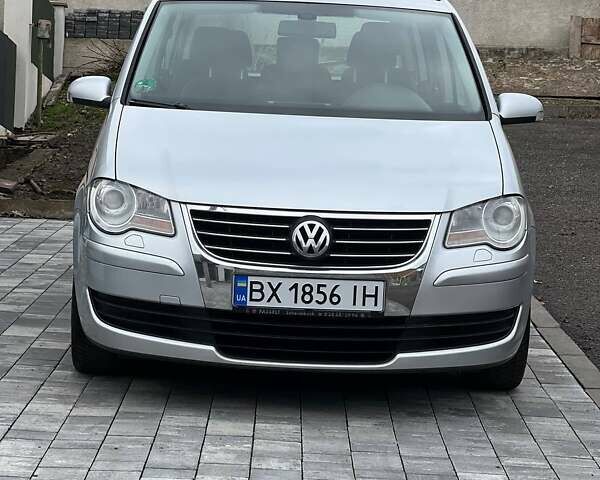 Серый Фольксваген Туран, объемом двигателя 1.6 л и пробегом 198 тыс. км за 8399 $, фото 3 на Automoto.ua