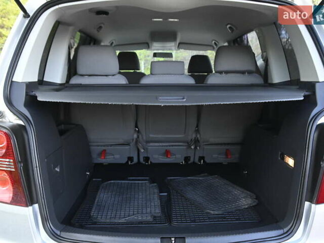 Сірий Фольксваген Туран, об'ємом двигуна 2 л та пробігом 190 тис. км за 9500 $, фото 52 на Automoto.ua