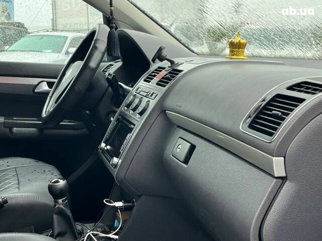 Серый Фольксваген Туран, объемом двигателя 1.4 л и пробегом 256 тыс. км за 7490 $, фото 6 на Automoto.ua