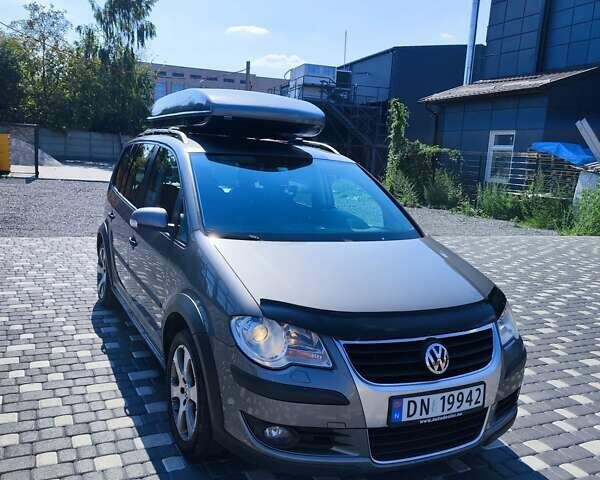 Серый Фольксваген Туран, объемом двигателя 1.9 л и пробегом 310 тыс. км за 7799 $, фото 6 на Automoto.ua