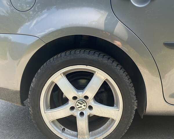 Серый Фольксваген Туран, объемом двигателя 1.6 л и пробегом 211 тыс. км за 9150 $, фото 13 на Automoto.ua