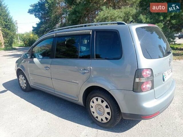 Серый Фольксваген Туран, объемом двигателя 1.6 л и пробегом 195 тыс. км за 8000 $, фото 3 на Automoto.ua