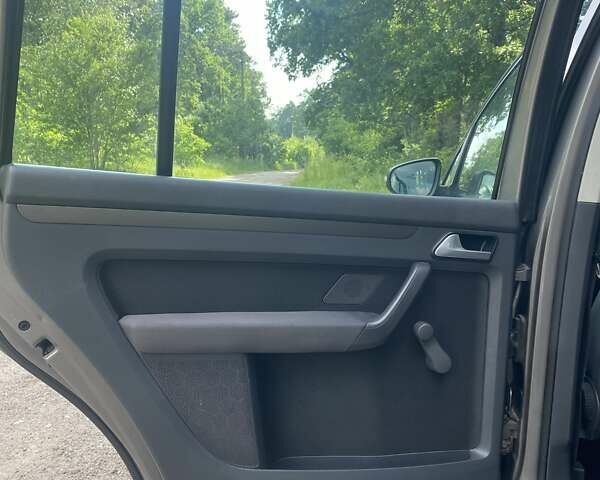 Серый Фольксваген Туран, объемом двигателя 1.6 л и пробегом 211 тыс. км за 9150 $, фото 18 на Automoto.ua