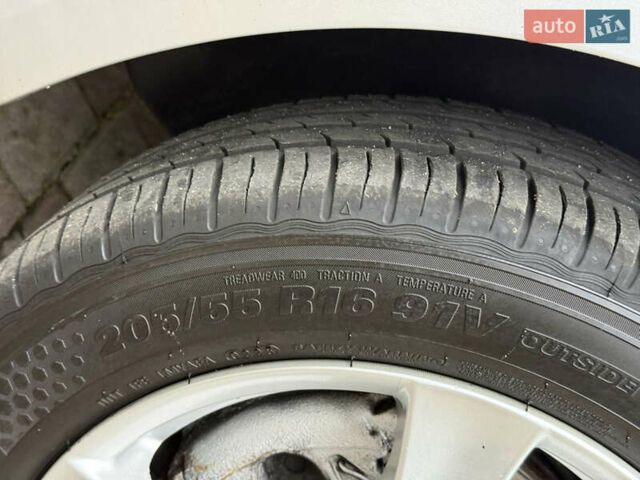 Серый Фольксваген Туран, объемом двигателя 1.6 л и пробегом 174 тыс. км за 7450 $, фото 64 на Automoto.ua