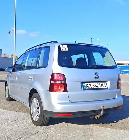 Серый Фольксваген Туран, объемом двигателя 1.6 л и пробегом 250 тыс. км за 7600 $, фото 2 на Automoto.ua