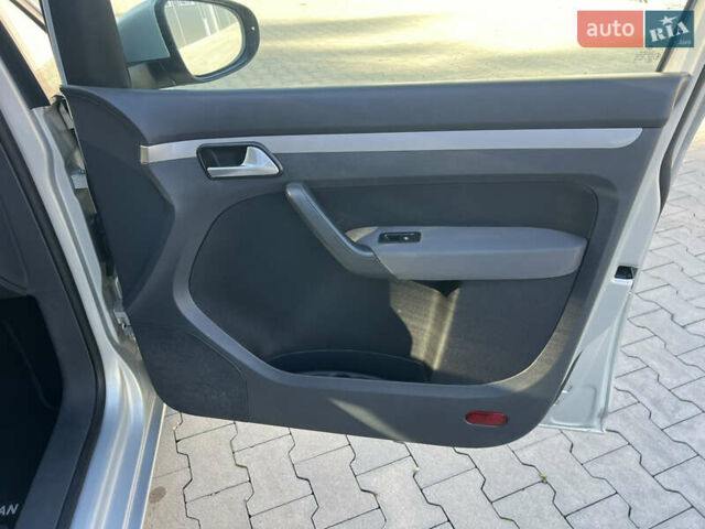 Серый Фольксваген Туран, объемом двигателя 1.4 л и пробегом 235 тыс. км за 7450 $, фото 25 на Automoto.ua