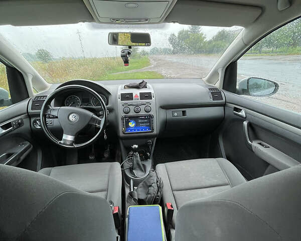 Серый Фольксваген Туран, объемом двигателя 1.39 л и пробегом 284 тыс. км за 6550 $, фото 7 на Automoto.ua