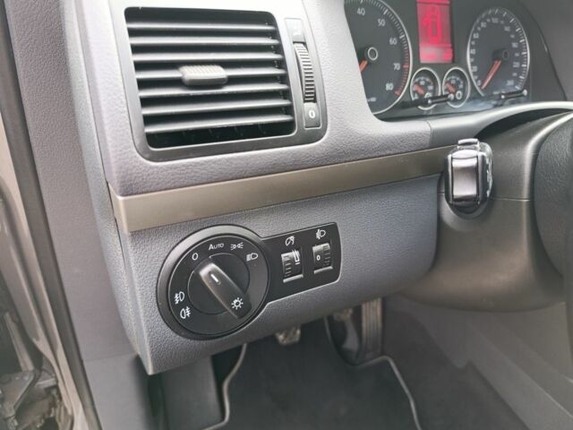 Сірий Фольксваген Туран, об'ємом двигуна 1.6 л та пробігом 213 тис. км за 8600 $, фото 21 на Automoto.ua