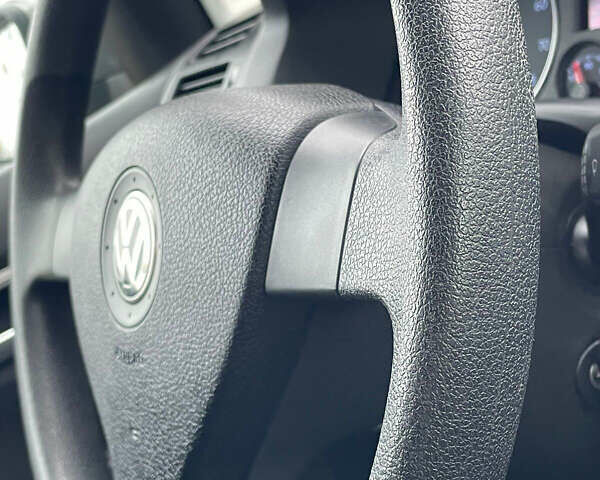 Серый Фольксваген Туран, объемом двигателя 1.6 л и пробегом 196 тыс. км за 8999 $, фото 123 на Automoto.ua