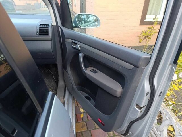 Сірий Фольксваген Туран, об'ємом двигуна 1.4 л та пробігом 215 тис. км за 7500 $, фото 9 на Automoto.ua