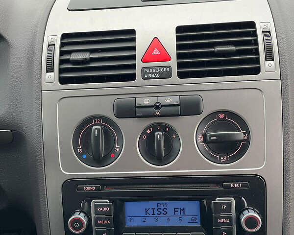 Серый Фольксваген Туран, объемом двигателя 1.6 л и пробегом 196 тыс. км за 8999 $, фото 116 на Automoto.ua