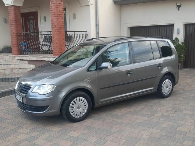 Серый Фольксваген Туран, объемом двигателя 1.6 л и пробегом 130 тыс. км за 7500 $, фото 19 на Automoto.ua