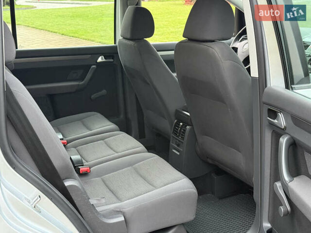 Серый Фольксваген Туран, объемом двигателя 1.6 л и пробегом 174 тыс. км за 7550 $, фото 40 на Automoto.ua