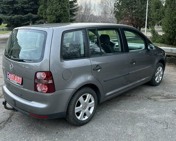 Серый Фольксваген Туран, объемом двигателя 1.6 л и пробегом 225 тыс. км за 8199 $, фото 16 на Automoto.ua