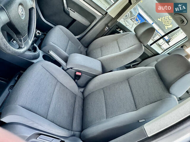 Серый Фольксваген Туран, объемом двигателя 1.6 л и пробегом 190 тыс. км за 7200 $, фото 21 на Automoto.ua