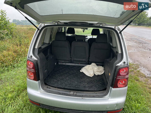 Серый Фольксваген Туран, объемом двигателя 1.39 л и пробегом 284 тыс. км за 6550 $, фото 3 на Automoto.ua