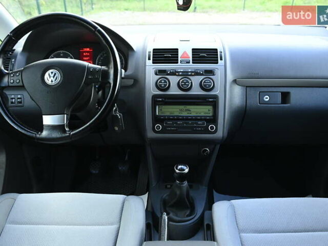 Сірий Фольксваген Туран, об'ємом двигуна 2 л та пробігом 190 тис. км за 9500 $, фото 40 на Automoto.ua