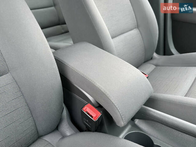 Серый Фольксваген Туран, объемом двигателя 1.6 л и пробегом 174 тыс. км за 7450 $, фото 32 на Automoto.ua