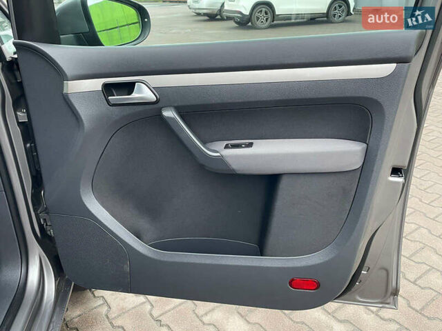 Серый Фольксваген Туран, объемом двигателя 1.6 л и пробегом 196 тыс. км за 8999 $, фото 168 на Automoto.ua