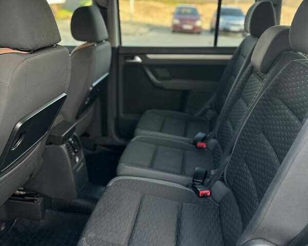 Серый Фольксваген Туран, объемом двигателя 2 л и пробегом 214 тыс. км за 5999 $, фото 14 на Automoto.ua