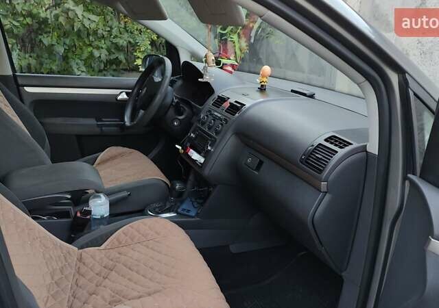 Сірий Фольксваген Туран, об'ємом двигуна 1.97 л та пробігом 214 тис. км за 6500 $, фото 10 на Automoto.ua