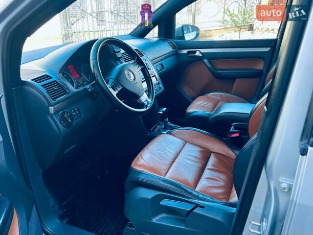 Сірий Фольксваген Туран, об'ємом двигуна 1.9 л та пробігом 200 тис. км за 8500 $, фото 32 на Automoto.ua