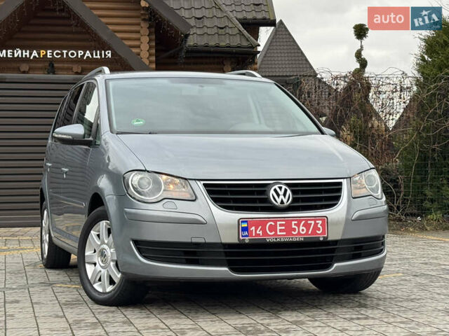 Серый Фольксваген Туран, объемом двигателя 1.6 л и пробегом 189 тыс. км за 7899 $, фото 2 на Automoto.ua