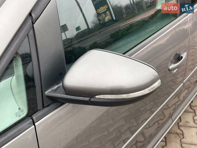 Серый Фольксваген Туран, объемом двигателя 1.6 л и пробегом 196 тыс. км за 8999 $, фото 69 на Automoto.ua