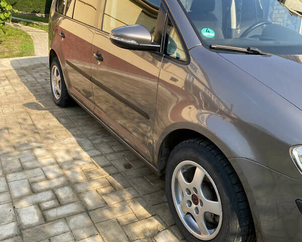 Серый Фольксваген Туран, объемом двигателя 1.6 л и пробегом 201 тыс. км за 8700 $, фото 13 на Automoto.ua